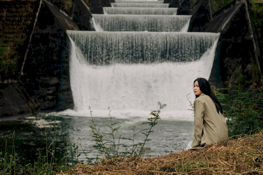 Chụp ảnh tại đập tràn Hồ Tuyền Lâm